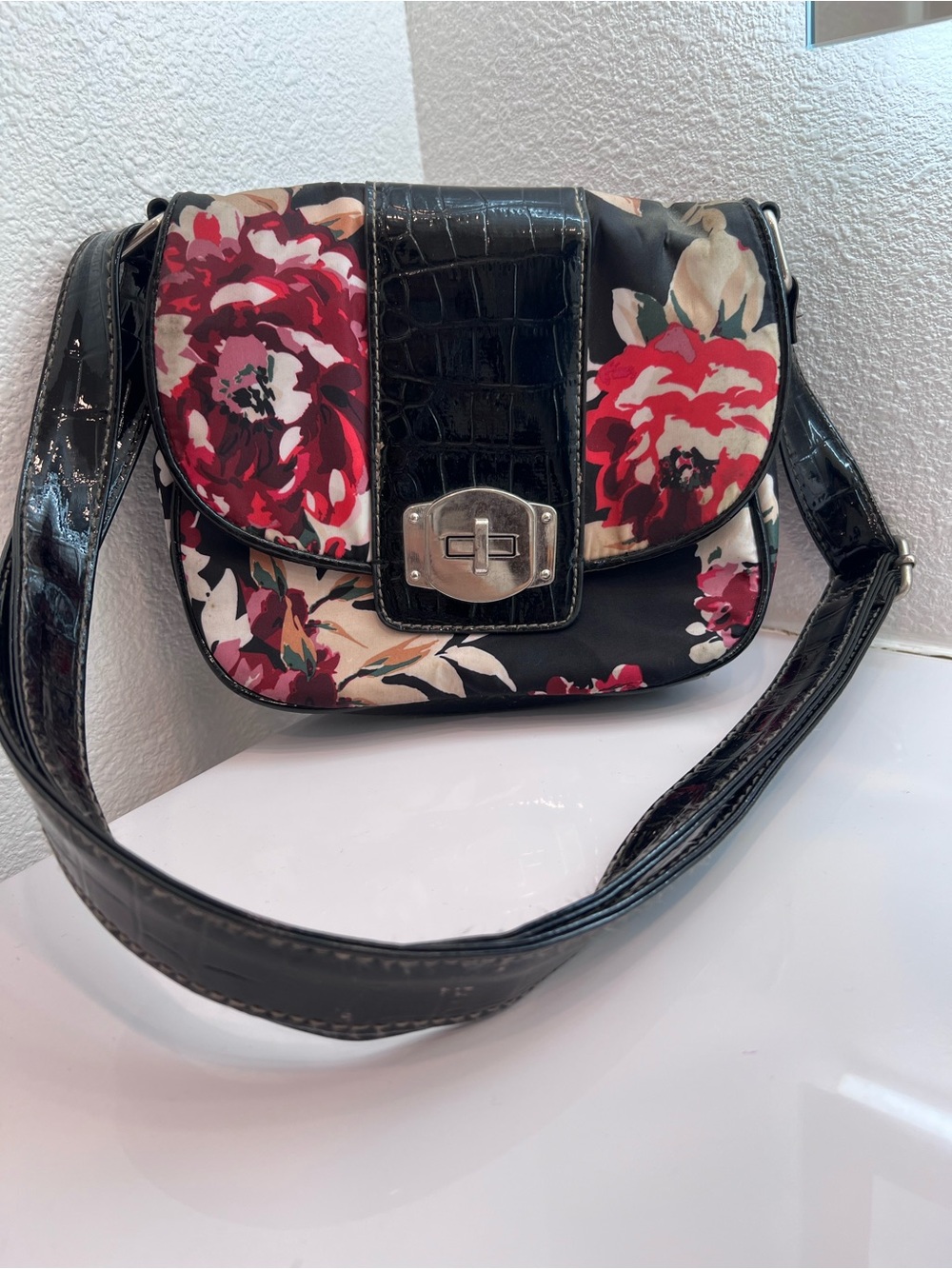 Treviso Floral Crossbody Bag Black Faux Croc Trim Turnlock Purse Satchel Y2K